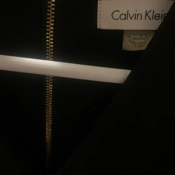 EUC CALVIN KLEIN V-Neck Gold O-Ring mini Black Dress - Picture 8 of 9